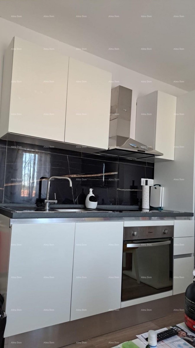 Prodaje se lijep stan u Puli – 33.20m². Blizina Caffe bara 1