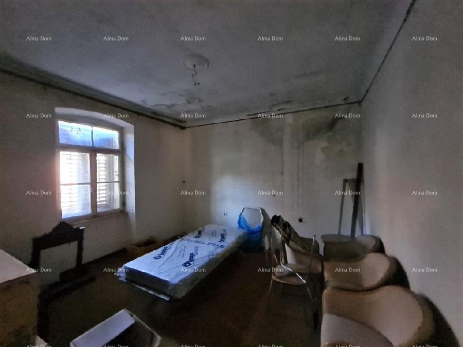 Продается старый истарский каменный дом с видом на Грожнян. 14