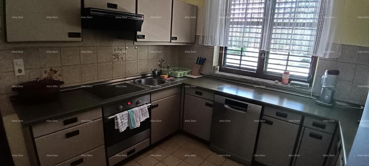 Poreč, Casa con appartamenti di 330m² con piscina 8