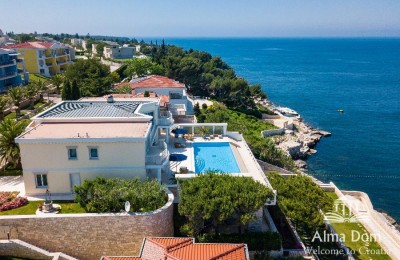 Umag Crveni Vrh Luxury villa, first row from the sea !