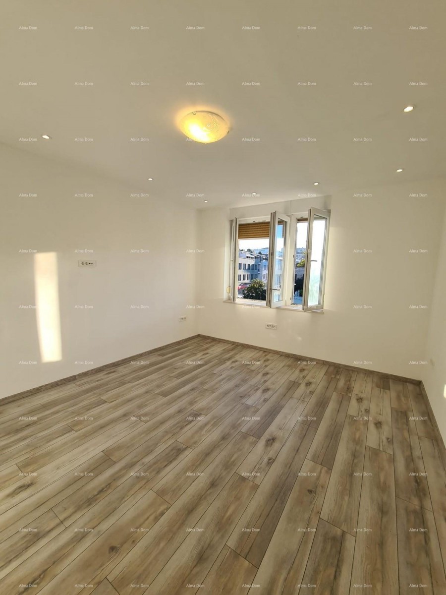Pula – renoviran dvosobni stan v centru, 72,83 m² 2