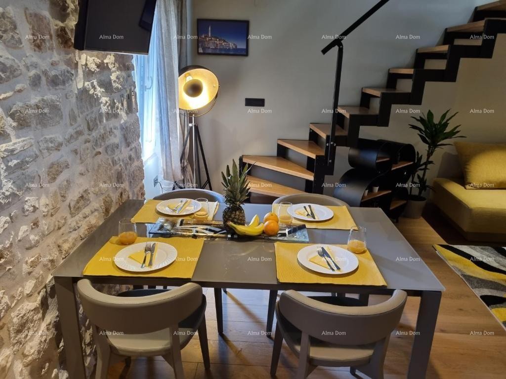 Prodaja - Elegantno uređen dvoetažni stan u staroj jezgri grada, Rovinj! 9