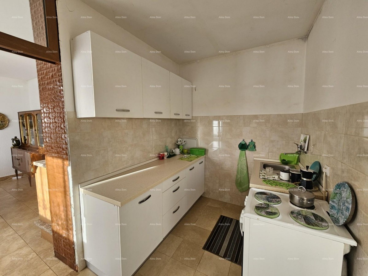 House with two residential units and great development potential – first row to the sea, Umag 6