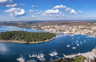 Prodaja hiše z dvema stanoma, 100 m od morja!!! Pogled na morje! Medulin!