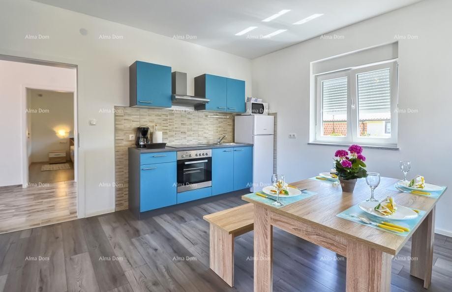 Prodaja dvoetažnega stanovanja z velikim vrtom in garažo, Ližnjan! 9