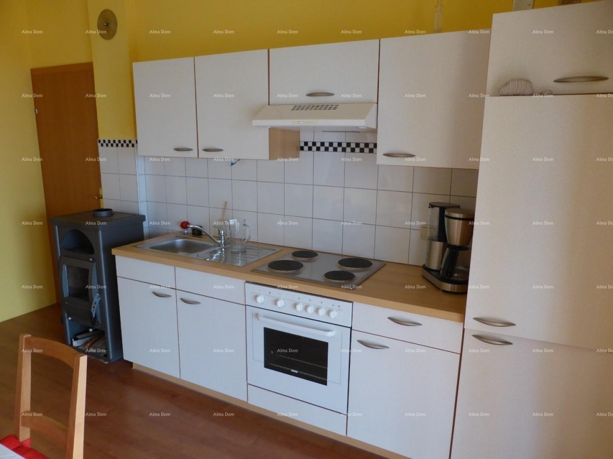 Prodaje se vila, blizina Marčane. 14