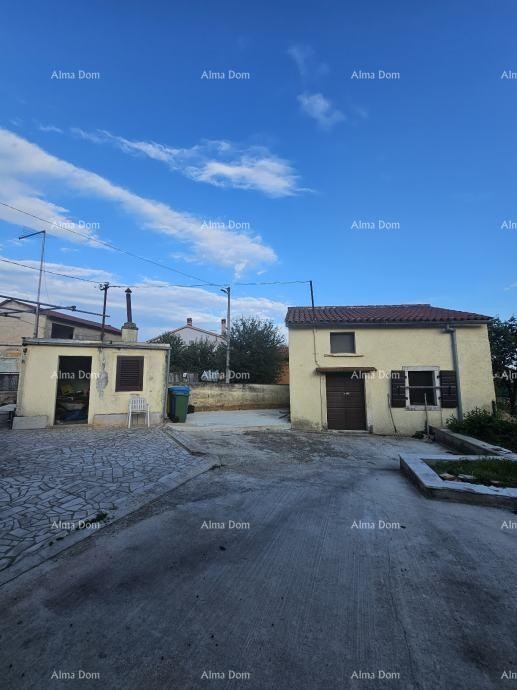 Barban – House with Enclosed Yard 1