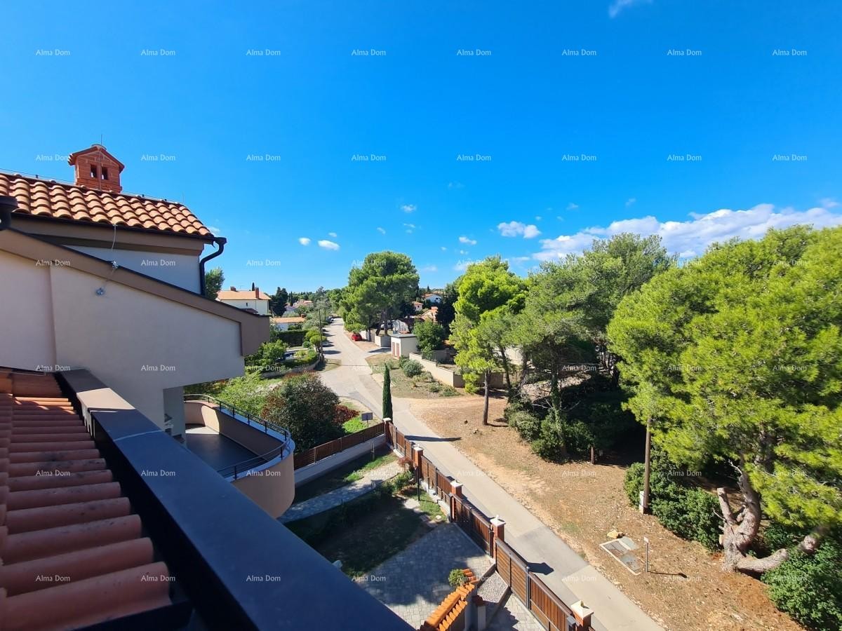 Trinadstropno stanovanje s strešno teraso! 100 metrov do morja. 37