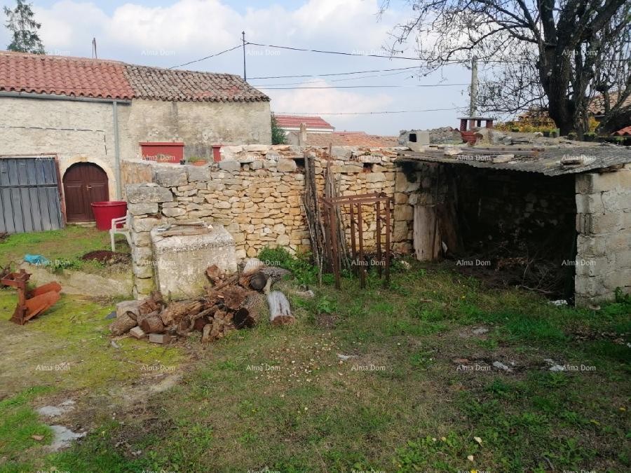 Građevinski teren sa 3 manja legalizirana objekta. Vareški. 11