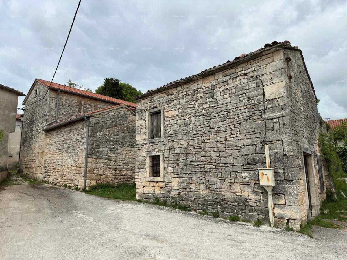 For sale: two old stone houses near the town of Poreč. 5