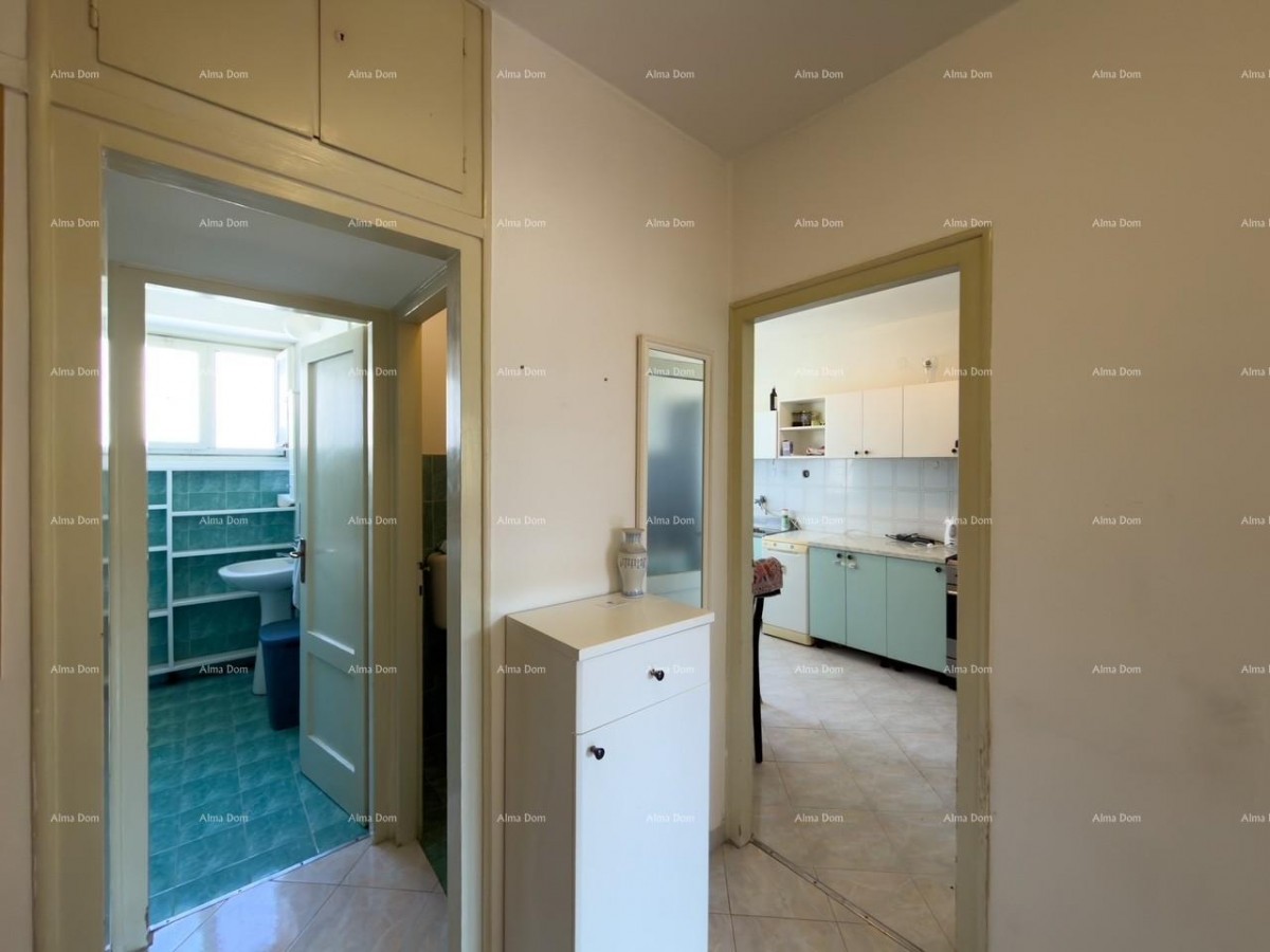 Vendiamo un appartamento in ottima posizione a Pola! 8