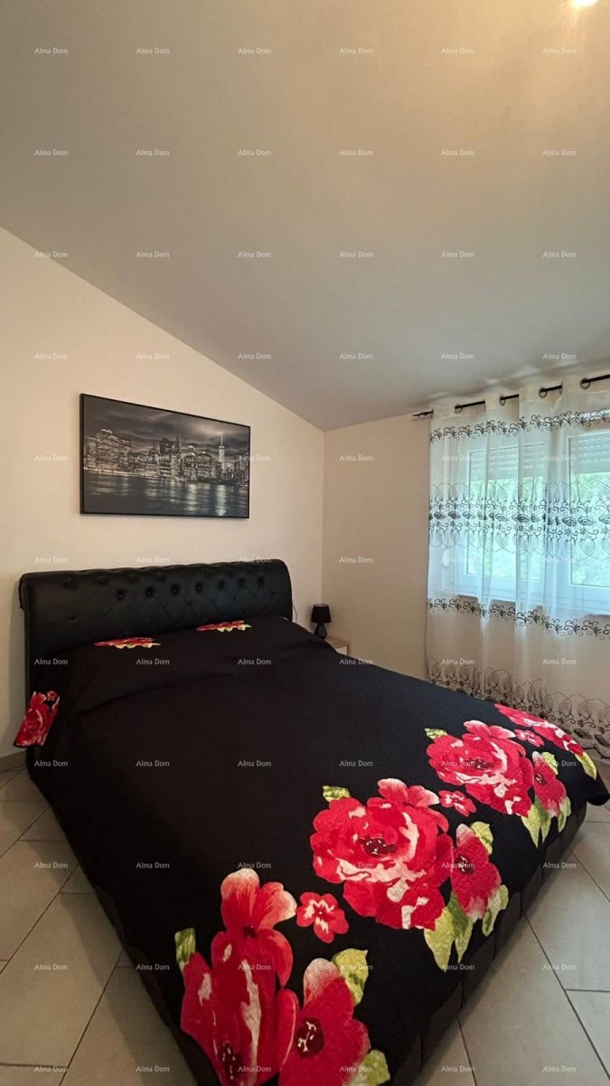 Pula Veli vrh. We are selling a house with multiple apartments and a swimming pool. 10