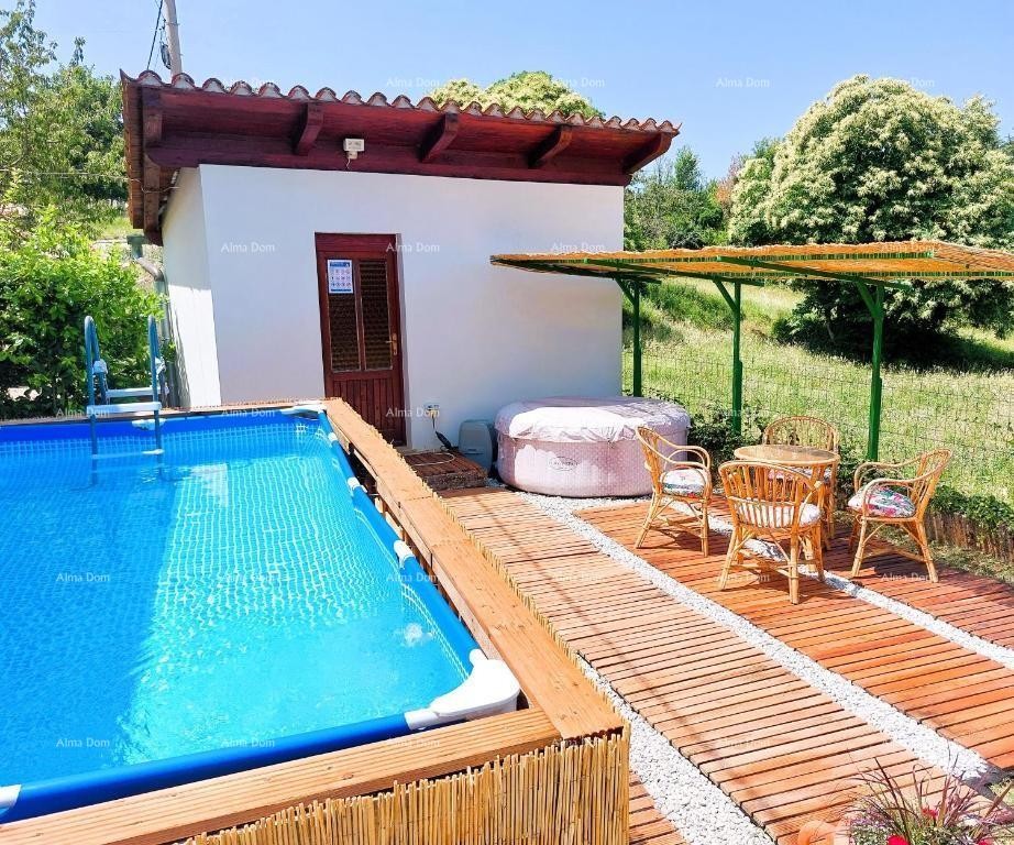 Prodaje se kuća, 170 m2, Karojba 11