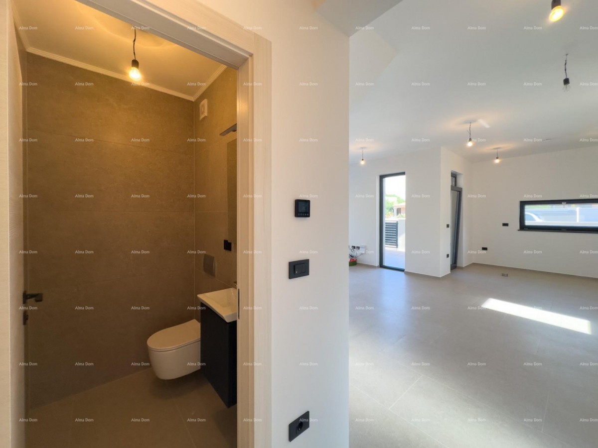 Vendiamo villa bifamiliare con piscina e garage 9