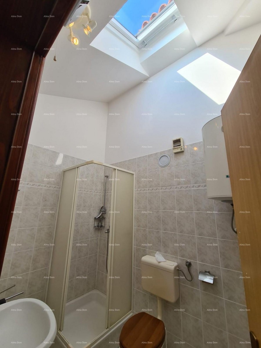 Odlična priložnost! Prodaja stanovanja na vrhunski lokaciji, Medulin! Pet minut lahke hoje do morja in plaž. Neposredna bližina kampa. 17