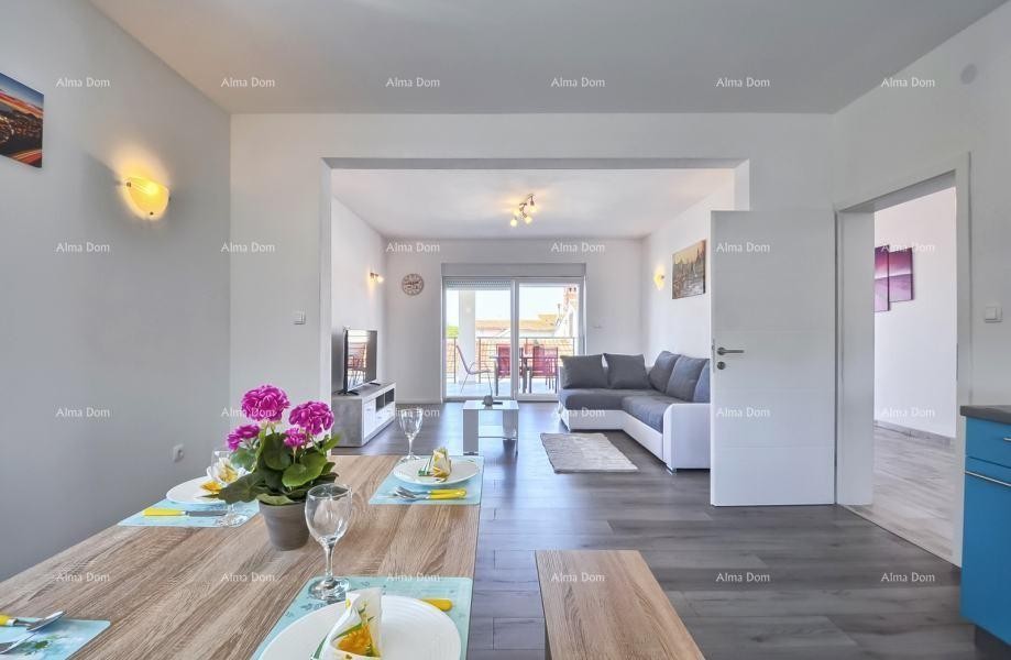 Prodaja dvoetažnega stanovanja z velikim vrtom in garažo, Ližnjan! 2