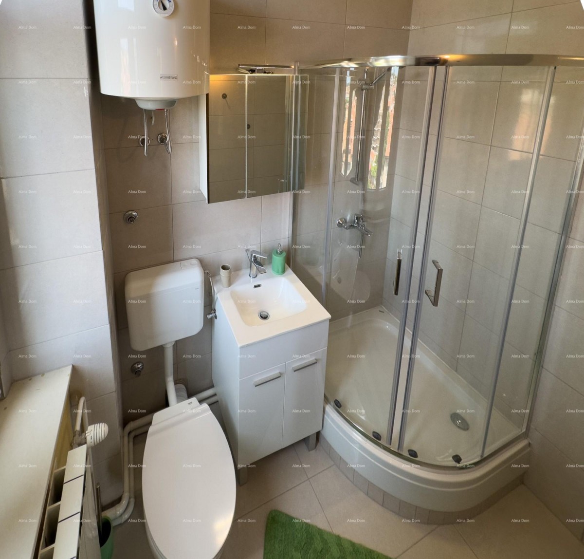 Sale of an apartment in the center with 4 residential units, Pula! 27