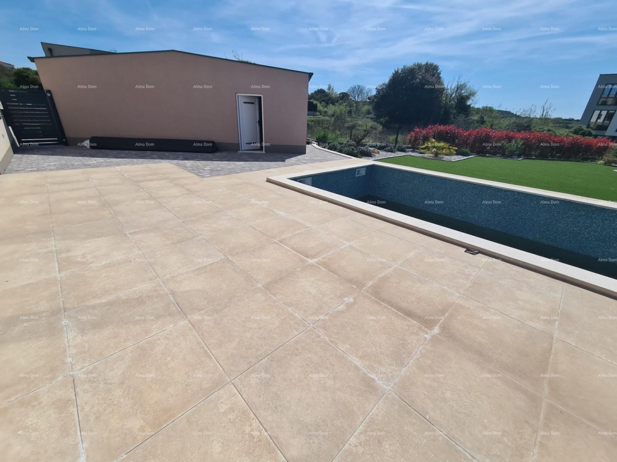 Modern oasis with a pool and private garden in Banjole 30