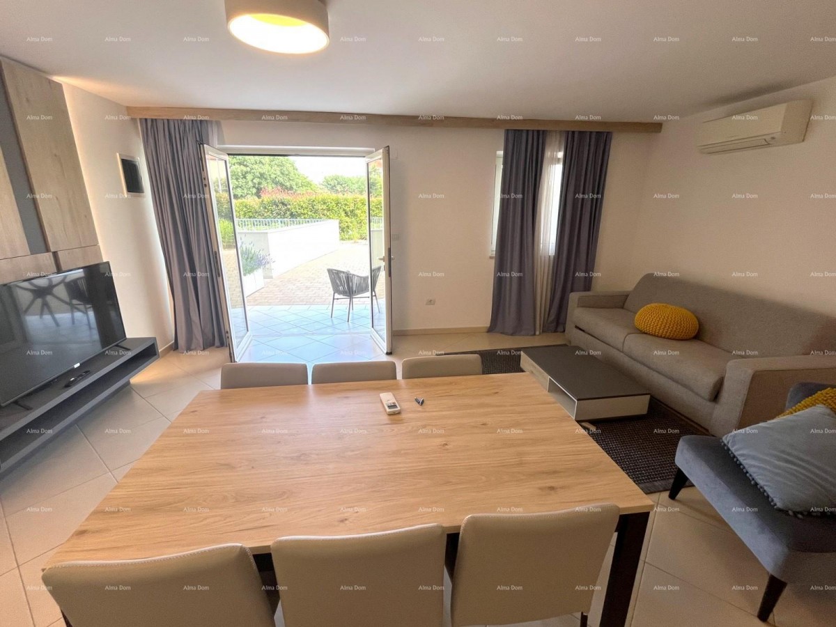 Spazioso appartamento in complesso con piscina, garage e vista mare – a soli 70 m dal mare, Umago! 1