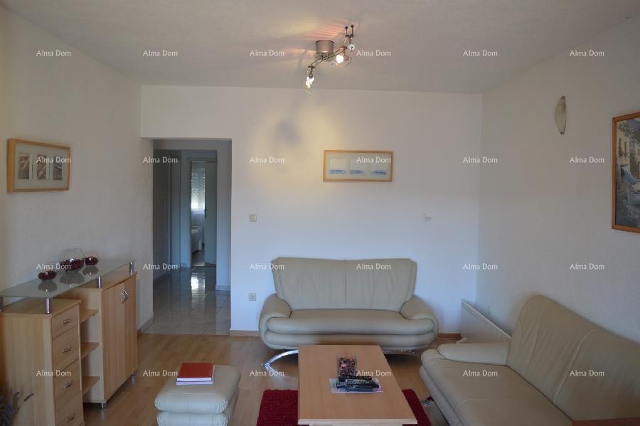 House with four separate apartments. 1 km to Verudela. 7