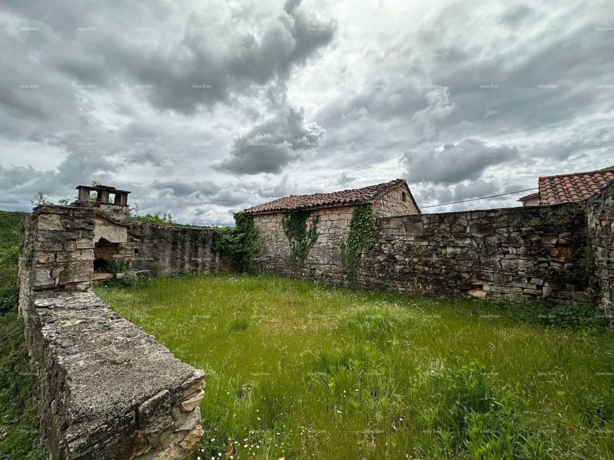 For sale: two old stone houses near the town of Poreč. 4
