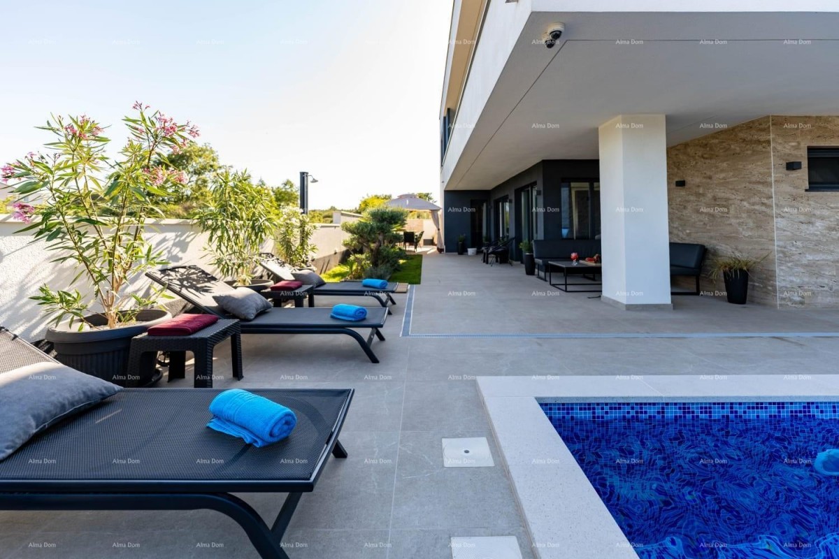 A modern house with a pool in a great location, Medulin! 2