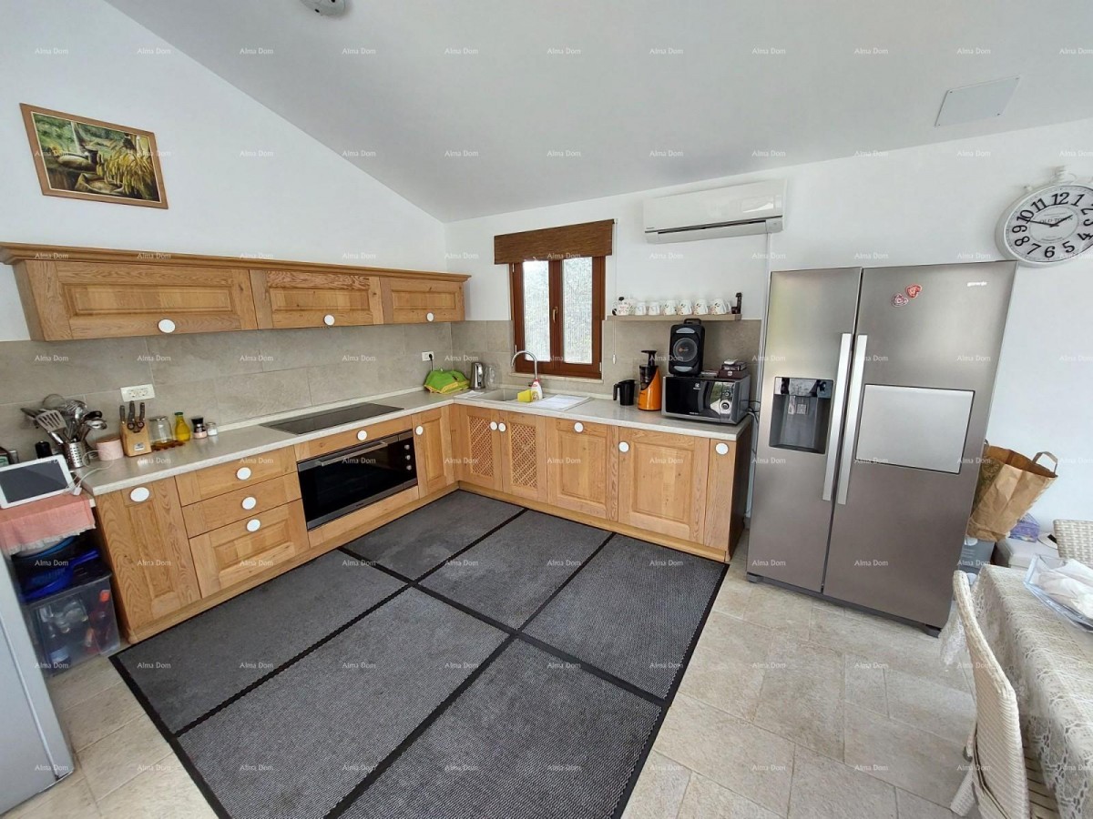 Современный дом с двумя апартаментами, крытым бассейном и большим двором. 14