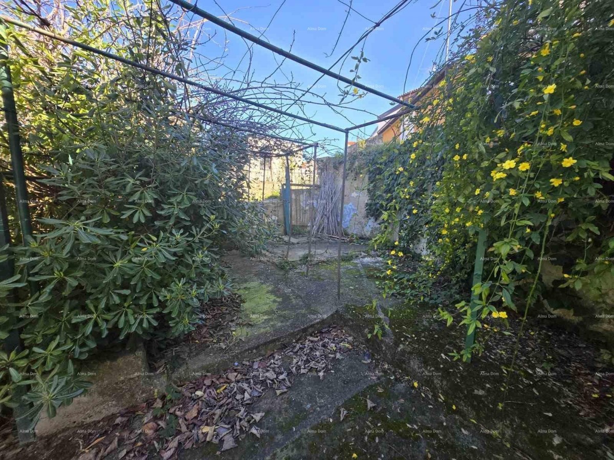 Pula blizina nove Pulske bolnice. Kaštanjer – kuća s dva odvojena stana, garažom i vrtom od 250 m2 - prodaja! 2