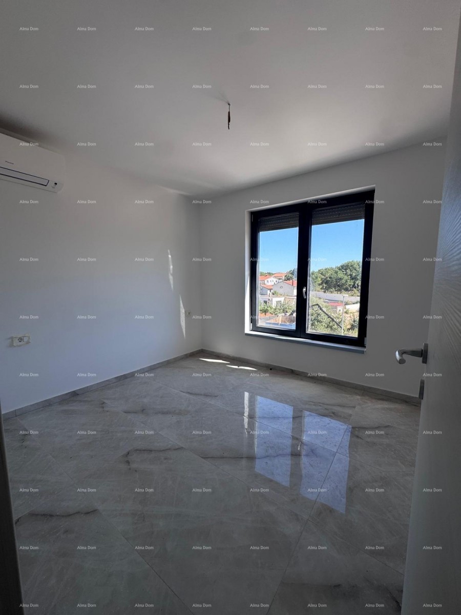Sale of a luxury two-story apartment with a parking space, Valbandon! 28