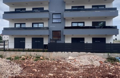 Prodaja stana u novogradnji s pogledom na more, Umag,