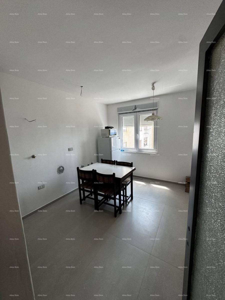 Prodaje se lijepi, renoviran stan u naselju Vidikovac, Pula! 6