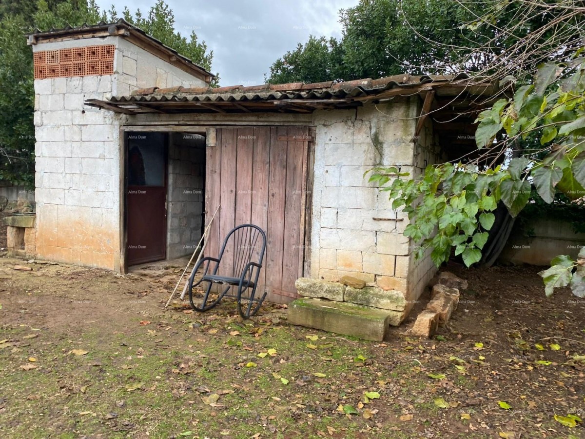 Vendita di una casa bifamiliare con annesso (casa più piccola) e terreno, Pola! 7