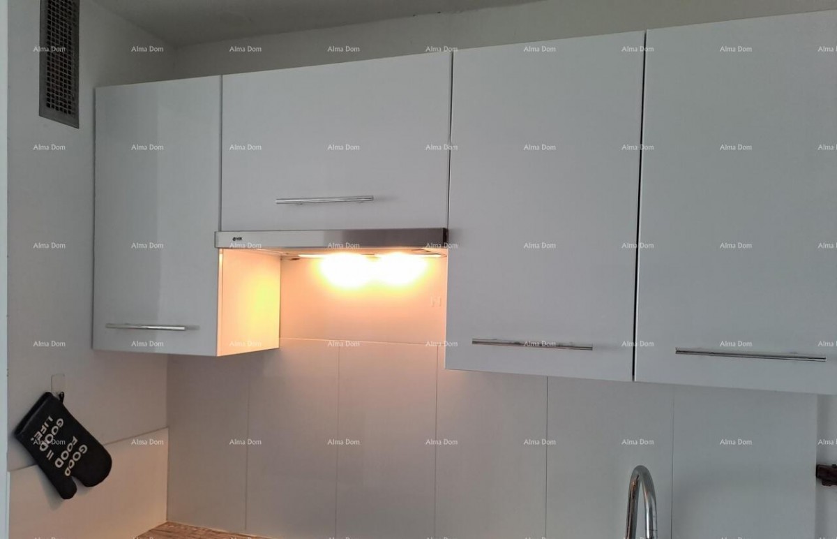 На продажу renovated квартира с прекрасным видом на море 3