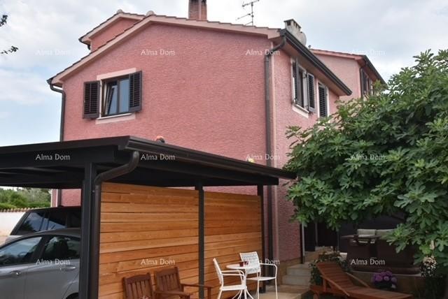 Sale of a beautiful family duplex house with a garage, near Poreč! 1