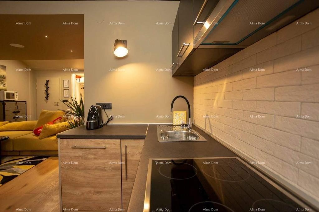 Vendita - Elegante appartamento su due piani nel centro storico della città, Rovigno! 5