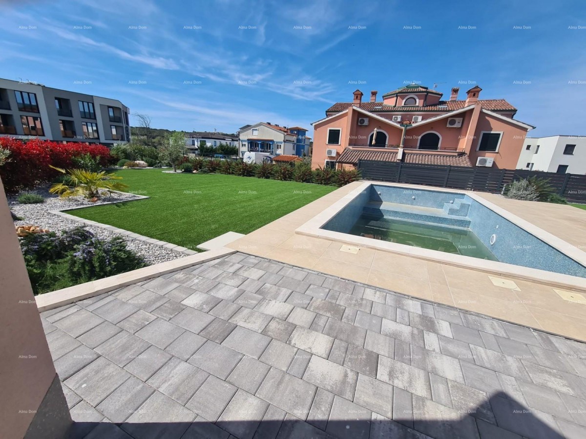 Modern oasis with a pool and private garden in Banjole 37