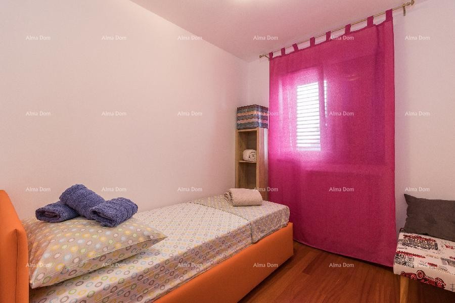 Valdebek. Detached house with a pool and jacuzzi! Close to the center of the city of Pula. 13