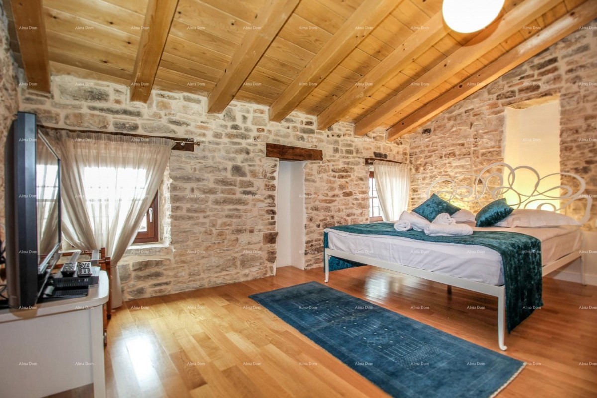 Prodaja predivne, moderno opremljene i renovirane istarske kamene kuće, Bale! 44