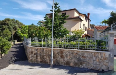 Samostojeća u blizini plaže!  Banjole.