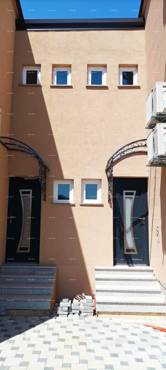 Новый многоквартирный дом недалеко от Ровиня 4