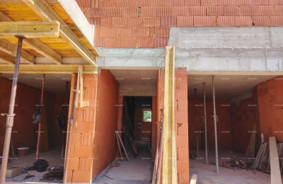 Two-bedroom apartment with a garden and 2 parking spaces