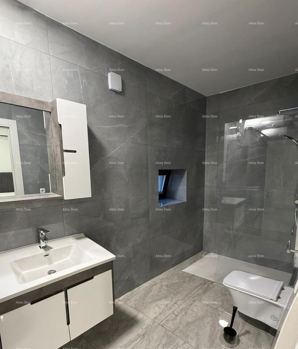 ПОРЕЧ, Реновированный каменный дом с видом на море 15