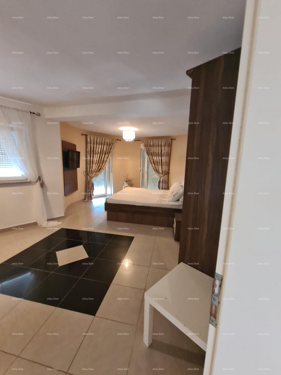 Na prodaju kuća s bazenom – Valtura 26