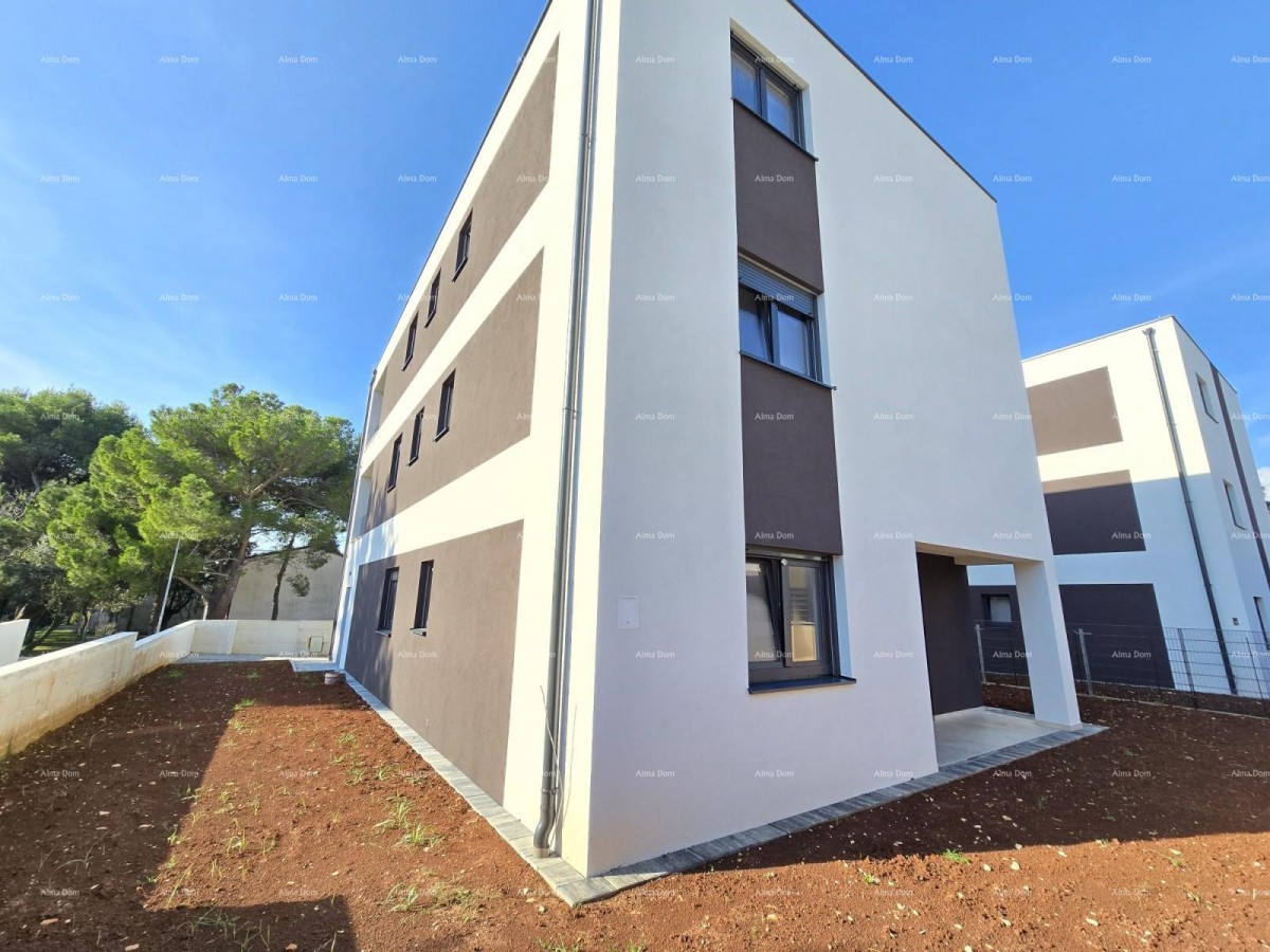 Двухкомнатная квартира с садом недалеко от моря. МЕДУЛИН. 1