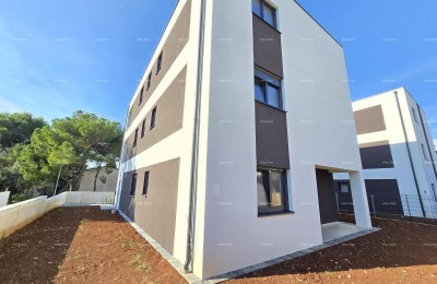 Двухкомнатная квартира с садом недалеко от моря. МЕДУЛИН.