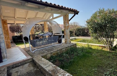 Prodaja - hiša s bazenom blizu morja, Volme, Banjole!