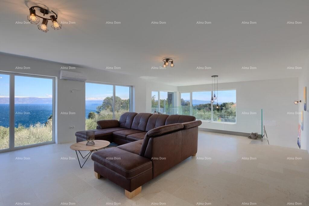 Moderna villa con piscina riscaldata e vista mare 8