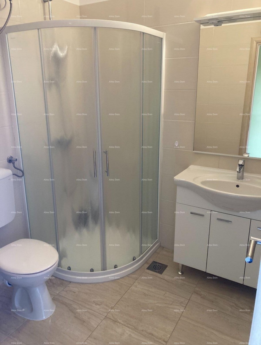 Prodaja - Prvi red do morja! Moderna, prostorna hiša s 4 ločenimi stanovanji, garažo in pomolom, Rogoznica. 11