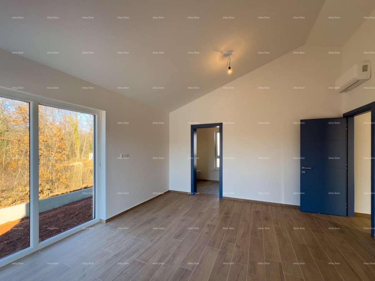 KOŽLJANI - Moderní dům s bazénem. Blízko lesa, 15 minut k moři 15