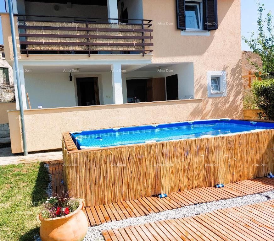 Prodaje se kuća, 170 m2, Karojba 12